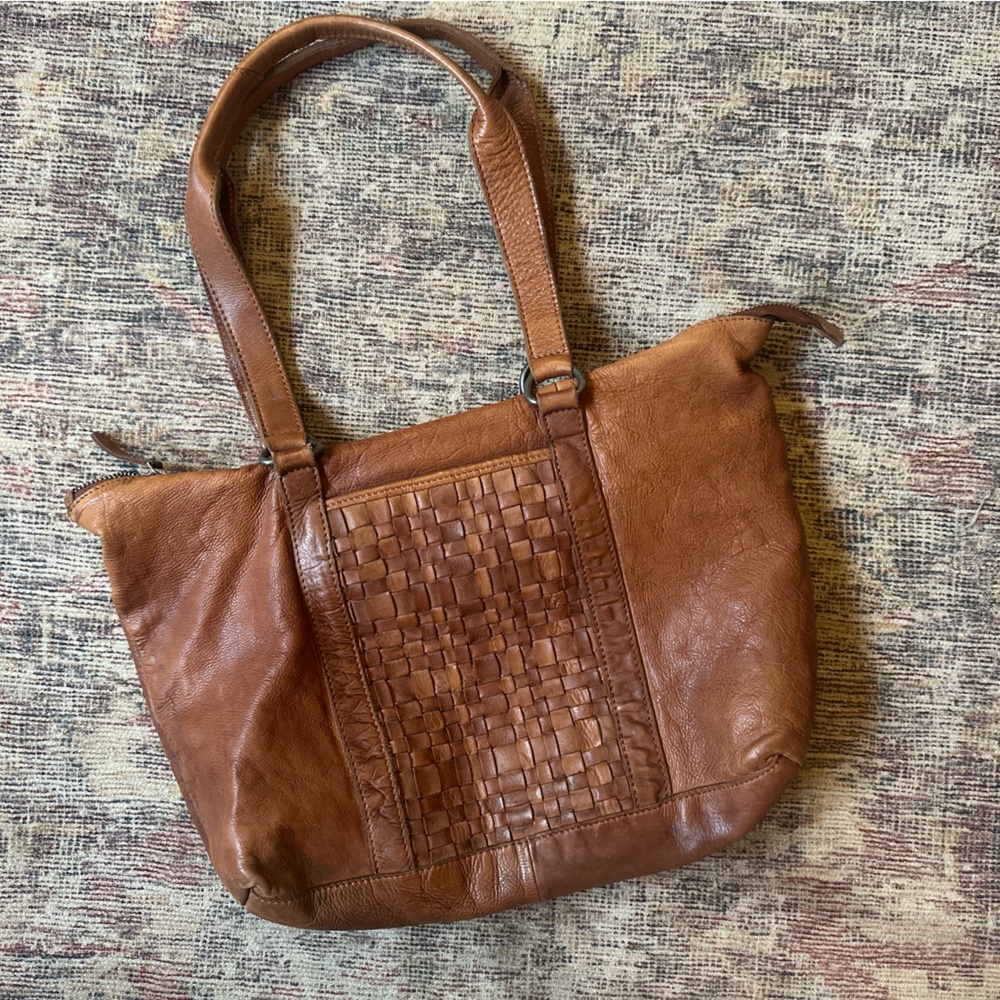 Vilenca leather bag in like new condition. Only used twice.